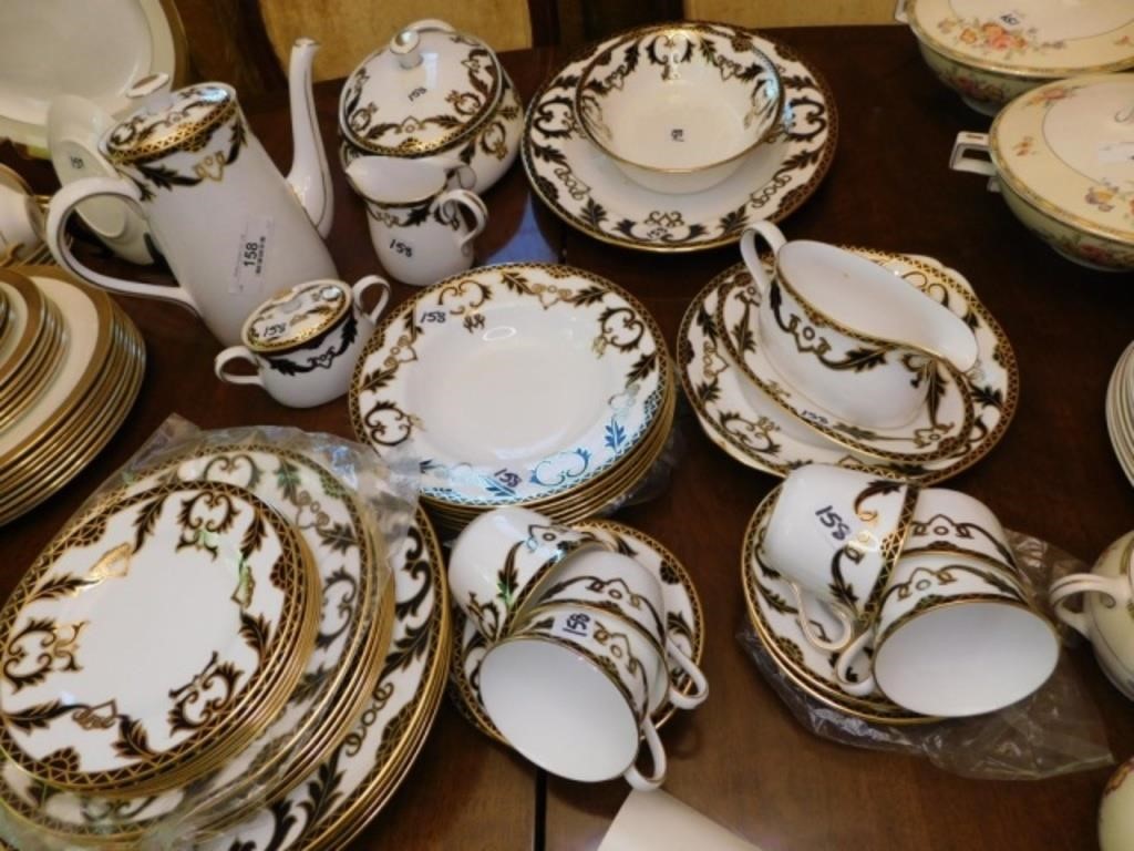 47 PCS Royal Crown Derby Majesty Dinner Service