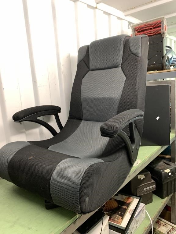 Collapsible gaming chair in very good condition, a