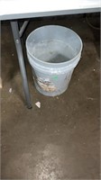 Plastic 5 gallon bucket