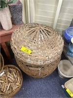 Large Bushel Wicker Basket w/ Lid