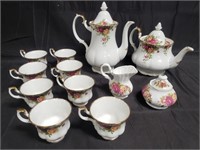 Group of Royal Albert old country roses tea set
