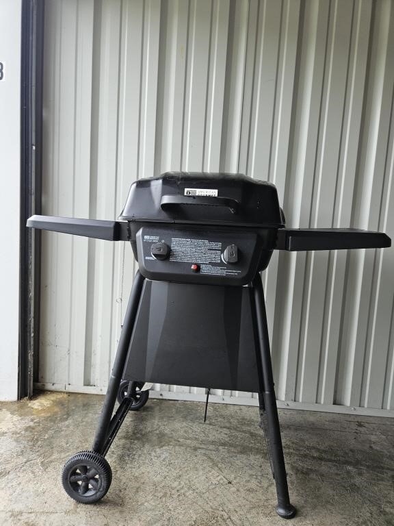 American Gourmet gas grill w/ Weber cover