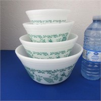 Set of 4 Federal Mixing Bowls Scandinavian