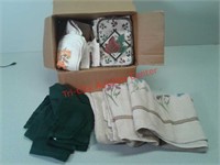 Job lot of kitchen towels, washcloths and more