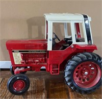 International 1586 Ertl tractor