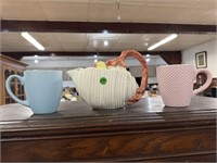 FITZ & FLOYD TEA POT & CUPS