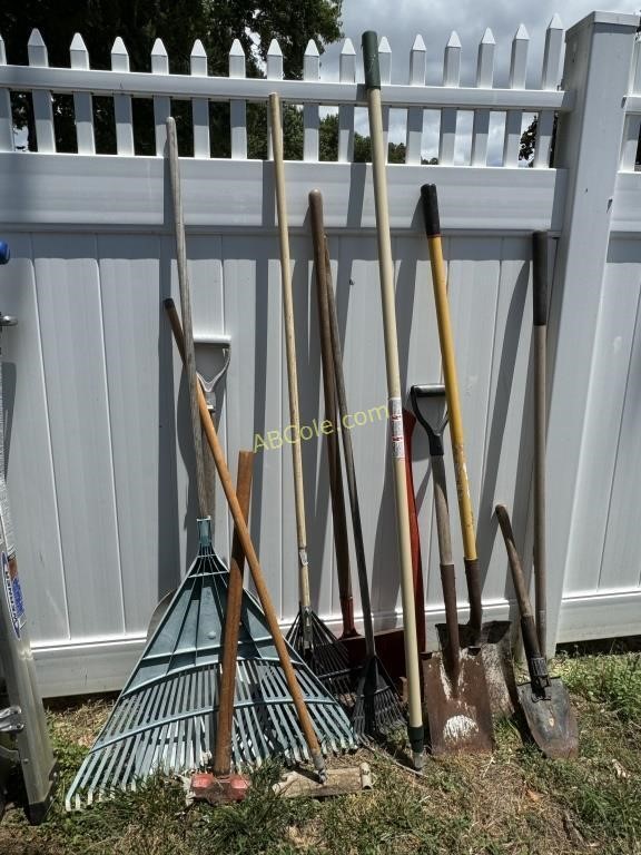 13pc Garden and yard tools