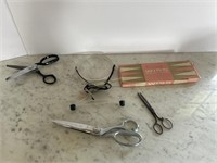 2 Pairs Wiss Pinking Shears, Magnifying Glass for