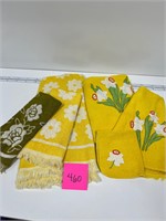 Vtg Towels Daisy Flowered Yellow Green