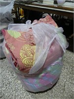 BAG: COMFORTER & BED COVERINGS