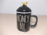 Brand new Rae Dunn Honey Bee MUG w/ Lid