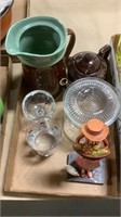 Miscellaneous lot with pitcher and tea cup