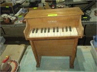 JayMar toy piano (has damage)