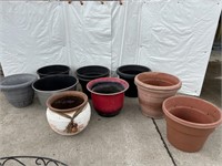 Lot: planter pots