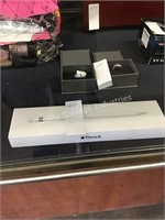 1 LOT APPLE PENCIL (DISPLAY)