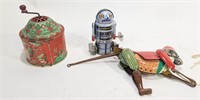 Vintage toy lot - Monkey, robot, Sound maker