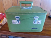Nice green vintage Monarch box no key found