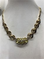 VINTAGE SARAH COVENTRY NECKLACE