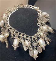 Beauty charm bracelet with fresh water pearls