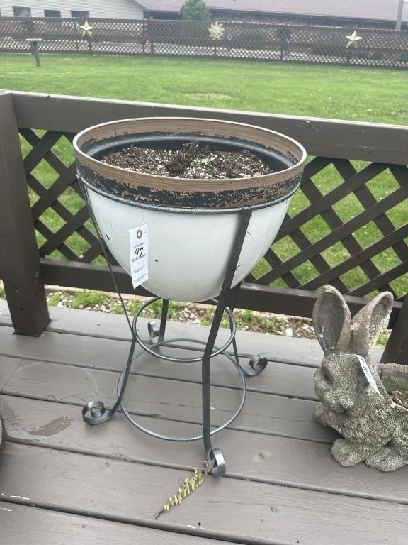 1 Flower Pot in Stand