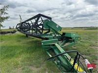 OFFSITE* JD 590. 36' Pull Type Swather, 2 Batts