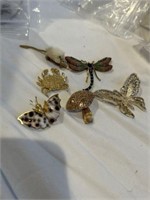 VINTAGE BROOCHES MOUSE BUTTERFLIES CRAB MUSHROOM