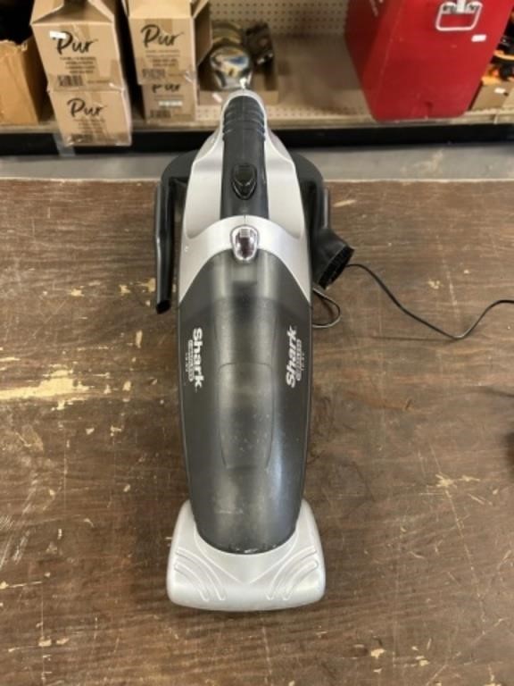 RECHARGEABLE SHARK VAC