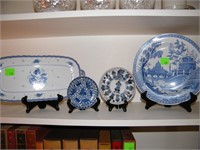 4 CHINA PLATES (SPOKE BLUE, 2 SM PLATES, 1 CHIPPED