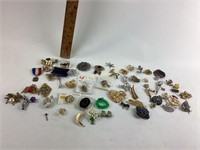 Costume jewelry pins & brooches