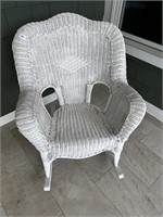 NICE WICKER CHAIR 1 OF 2