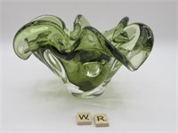 VINTAGE GREEN ART GLASS BOWL