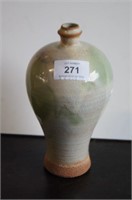 Green glazed Meiping shaped vase, 18.5cm H
