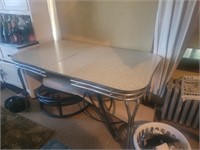 1950’s kitchen table 30”h 5ft L 3ft W