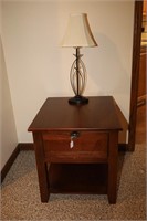 END TABLE/LAMP STAND WITH DRAWER AND LAMP