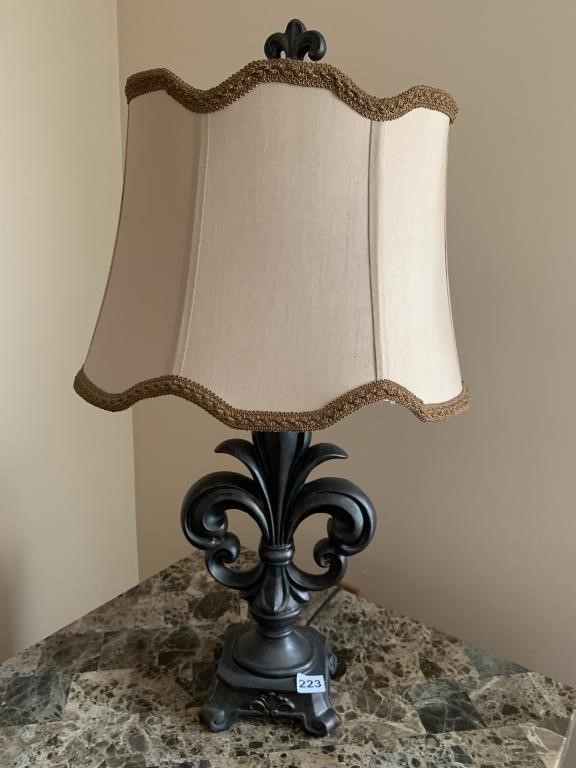 LAMPS 28" H OVAL SHADES W/ FLEUR DE-LIS LAMPS