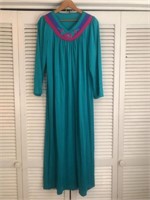 VINTAGE SHADOWLINE NIGHTGOWN SMALL