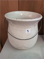 Ceramic pot w handle