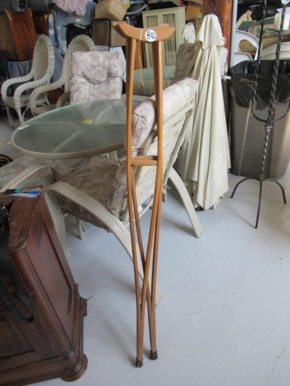 PR VINTAGE WOODEN CRUTCHES