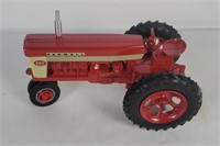Farmall 560 Diecast Tractor