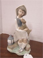 LLADRO PORCELAIN FIGURINE