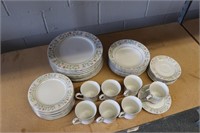 39 pieces Crown China Set dinnerware