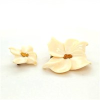 Pair of ivory and  gold nugget brooches, flowers w