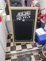 ANCHO REYES FOLDING CHALK BOARD