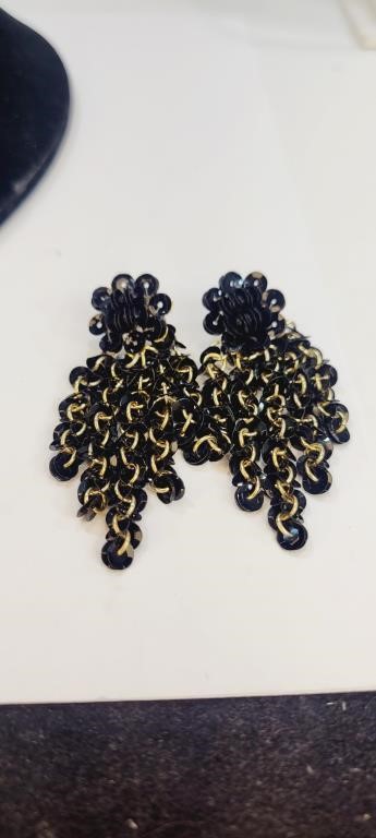 VTG Costume Jewelry  Black & Gold  2.5" l