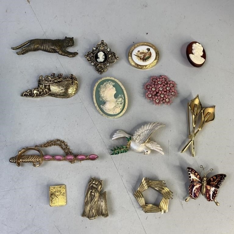 14- Vintage Broches