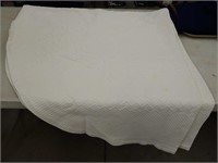 White Circular Decorative Table Cloth