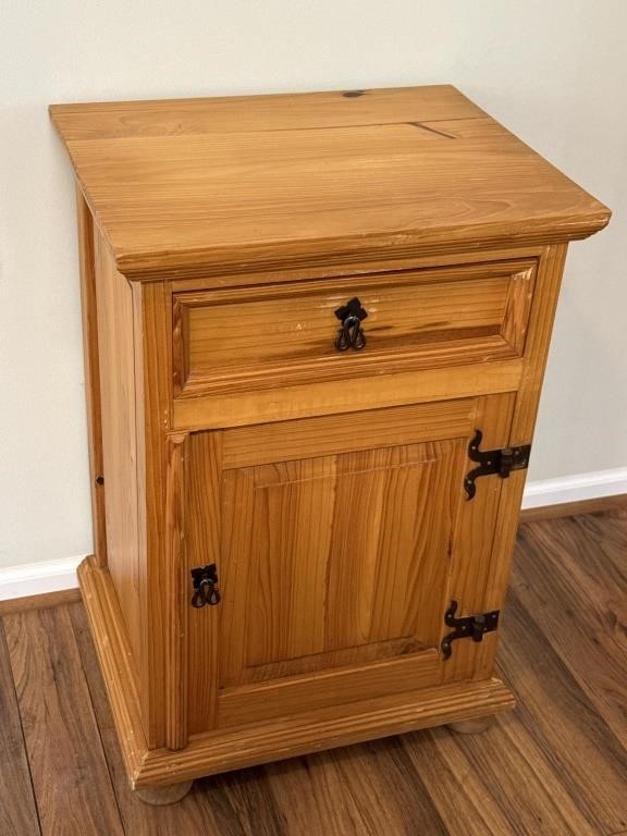 28” x 16” x 19” End Table