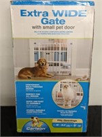 CARLSON GATE WITH PET DOOR