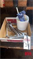 Box of combination wrenches, from 3/8" to 11/8"