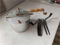 Whirley Pop Popcorn popper, two hand crank can